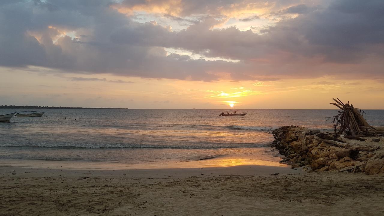 Hostel Beach House Rincón エクステリア 写真